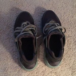 Army green Nike Air Huarache